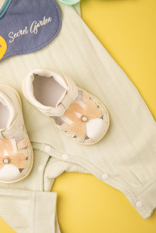 童趣定格 儿童凉鞋与母婴用品的ST摄影艺术